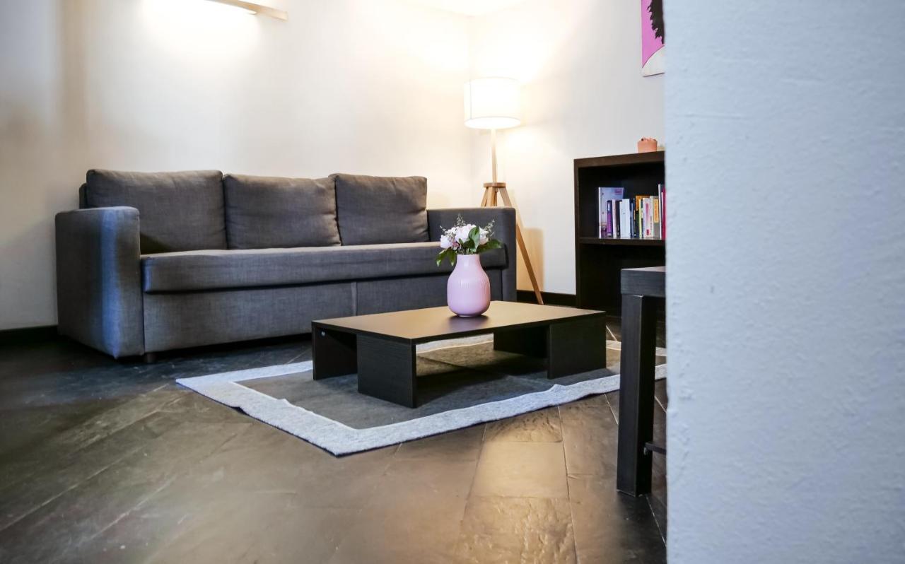 Casa Del Pittore - Elegante Appartamento Del 1200 - Centro Storico Como Luaran gambar